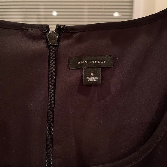 Ann Taylor Dress Size 4 - Picture 3 of 4